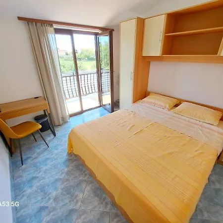 Aparments Orange & Blue 아파트 파자나