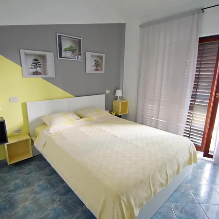 Aparments Orange & Blue 아파트