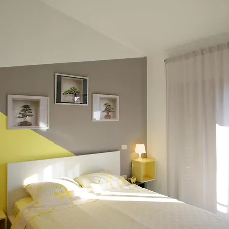 Aparments Orange & Blue 아파트 *